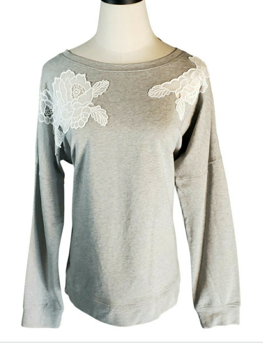 crown & ivy Floral Applique Lace Gray Pullover Sweatshirt Elevated Loungewear M